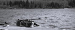alt_text: Oszczędzanie na hobby - kolorowe skarbonki i notatniki pełne pomysłów na pasje.